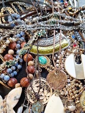 27 LOT Bohemian Style Necklaces Great Variety Unlisted Festival VINTAGE TO NOW